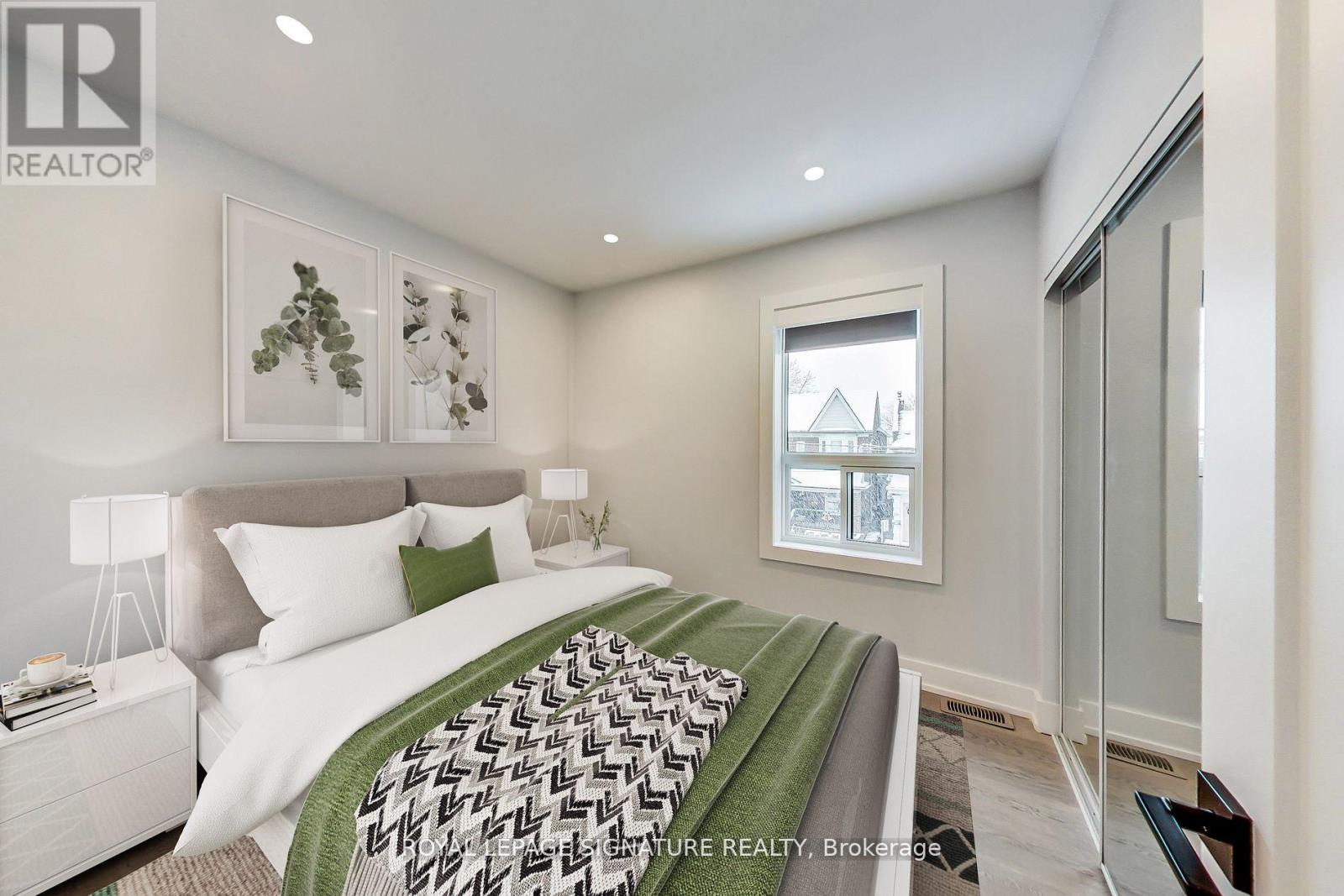 Upper - 151 Campbell Avenue, Toronto, Ontario  M6P 3V3 - Photo 5 - W12791524