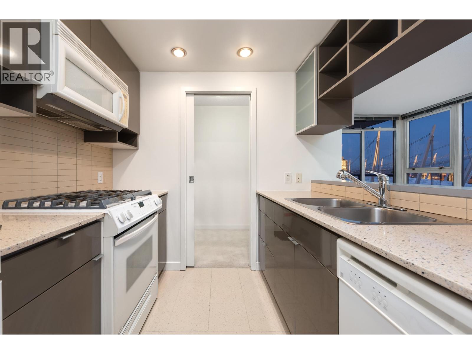 2705 928 Beatty Street, Vancouver, British Columbia  V6Z 3G6 - Photo 6 - R3090105