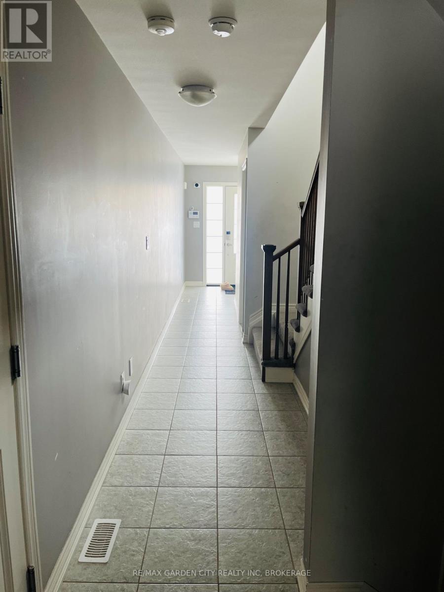 79 Heron Street, Welland, Ontario  L3C 0G8 - Photo 2 - X12791530