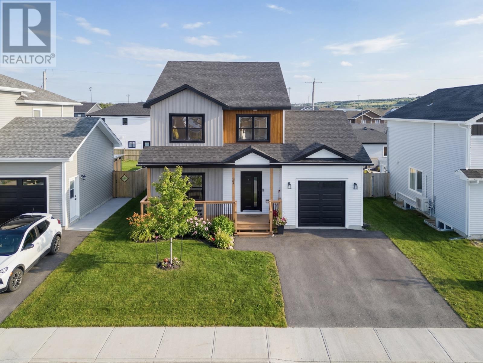 37 Ballylee Crescent, St. John's, Newfoundland & Labrador  A1H 0M2 - Photo 1 - 1294583