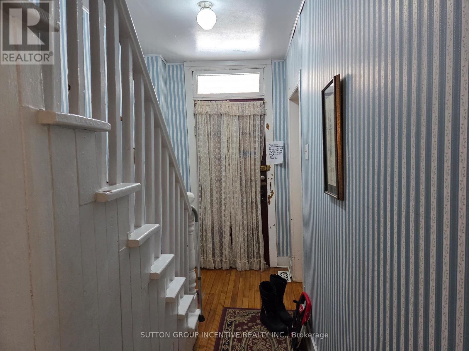 52 Mcdonald Street, Barrie, Ontario  L4M 1P3 - Photo 2 - S12791546