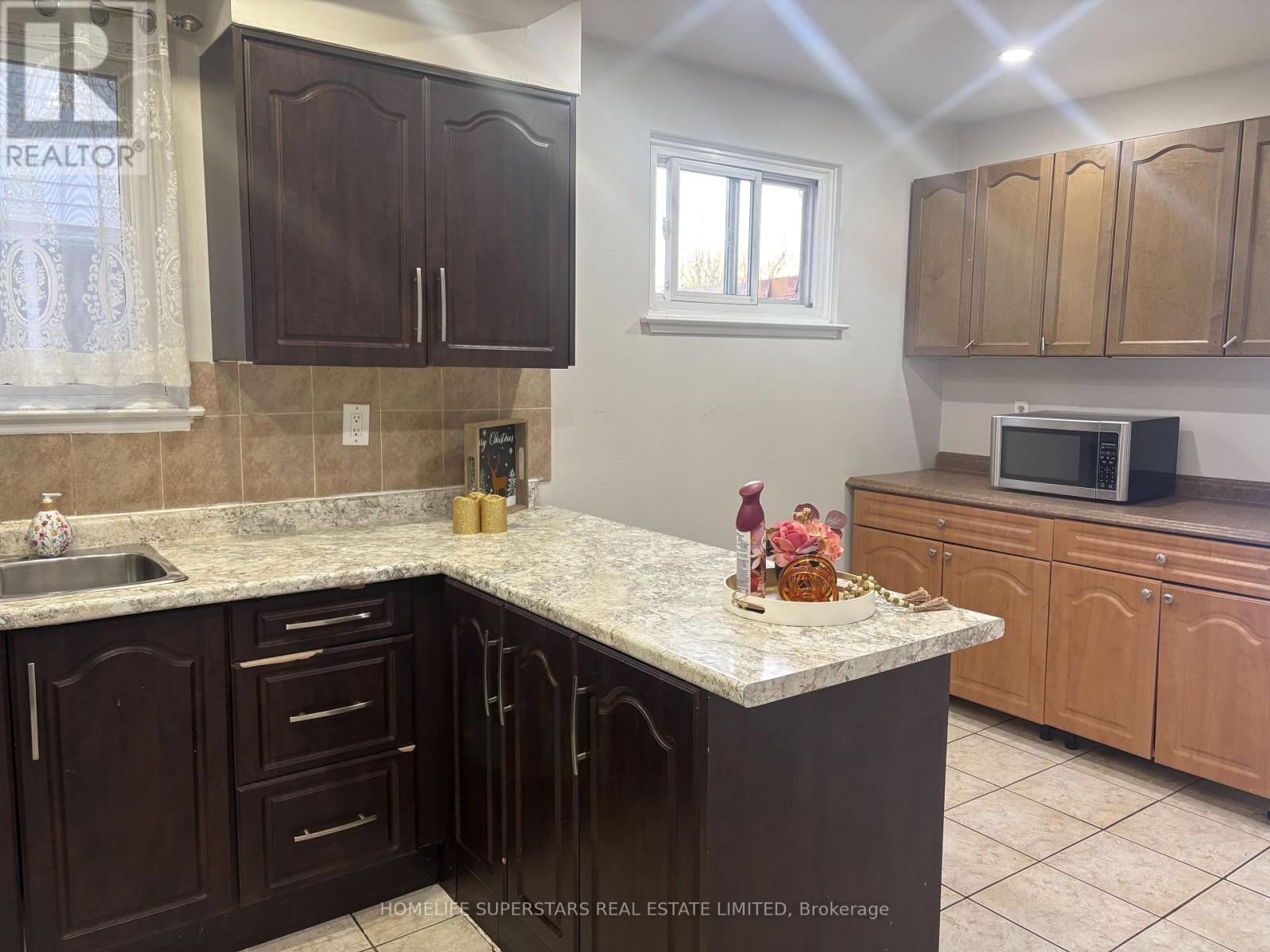 3670 Crabtree Crescent, Mississauga, Ontario  L4T 1S6 - Photo 12 - W12776668