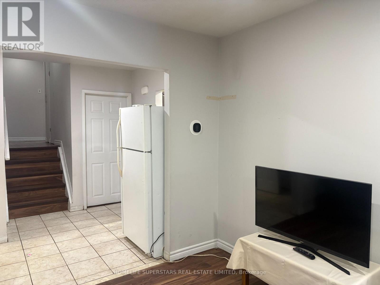 3670 Crabtree Crescent, Mississauga, Ontario  L4T 1S6 - Photo 3 - W12776668