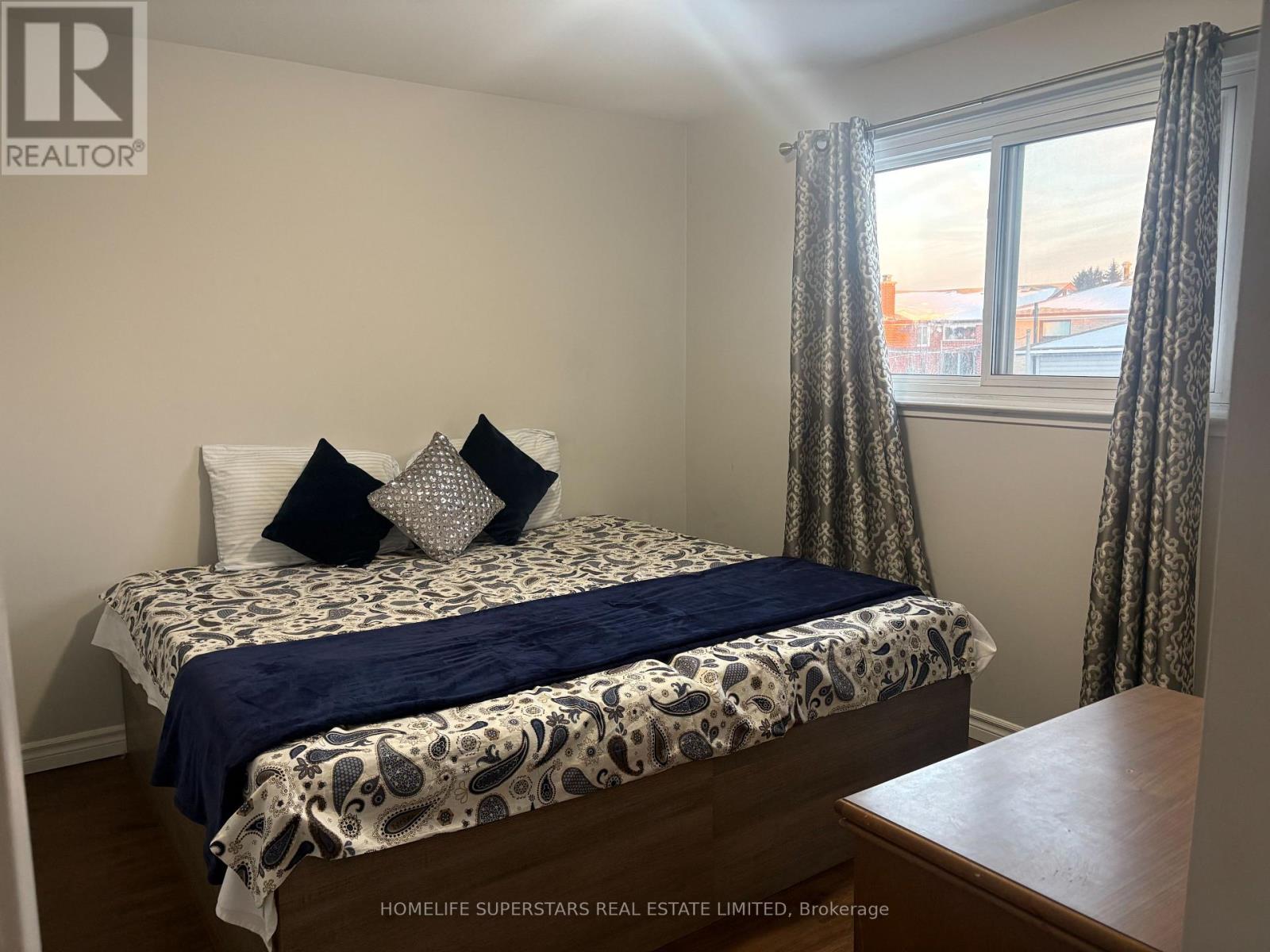 3670 Crabtree Crescent, Mississauga, Ontario  L4T 1S6 - Photo 9 - W12776668