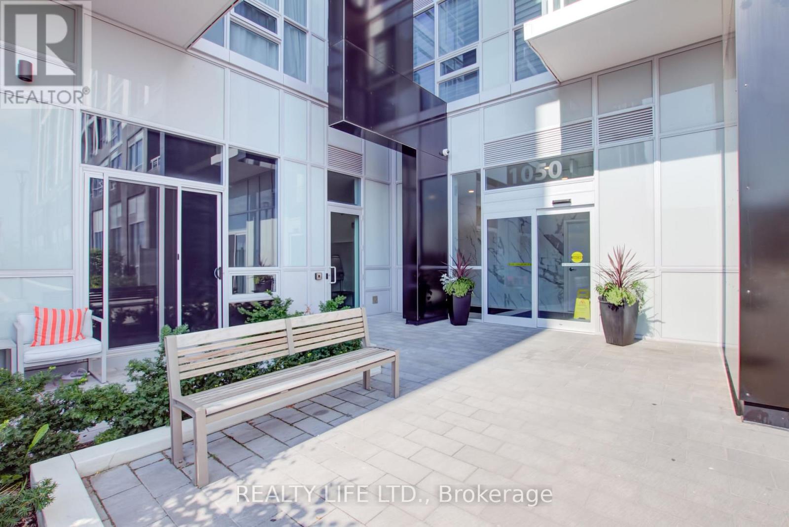 1014 - 1050 Main Street E, Milton, Ontario  L9T 9M3 - Photo 2 - W12791540