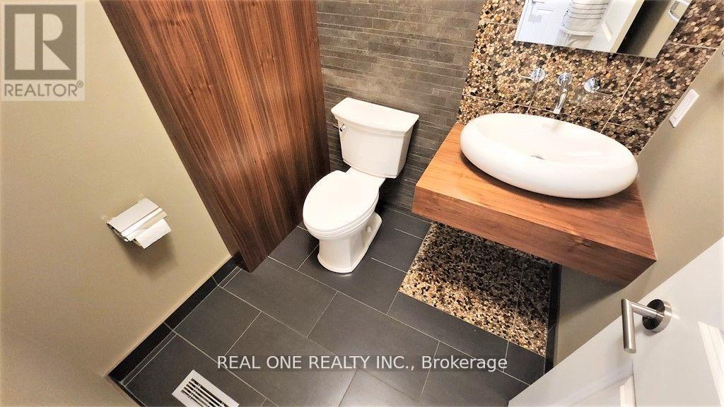 531 Jeanette Drive, Oakville, Ontario  L6K 1M9 - Photo 9 - W12791570