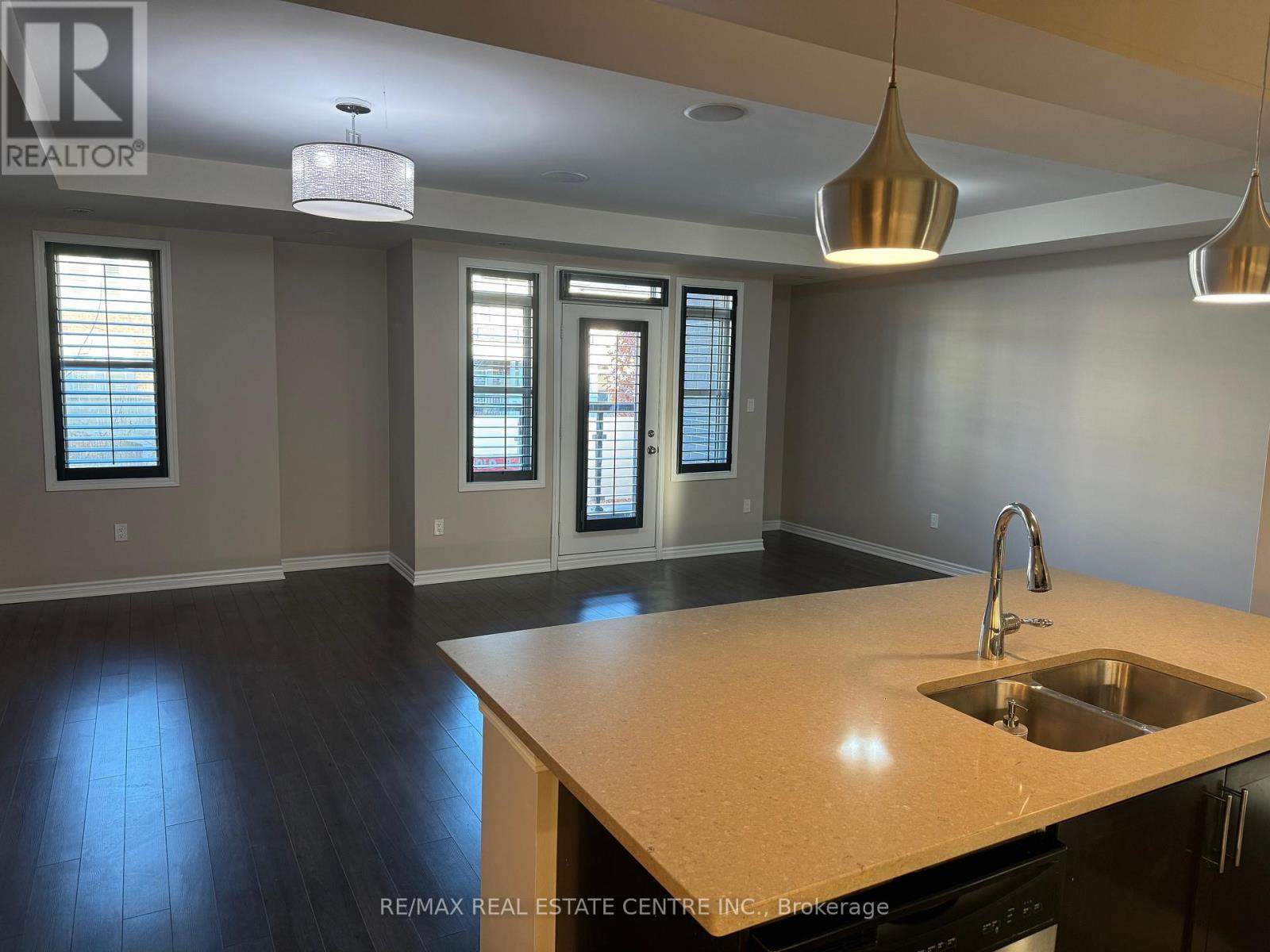 3058 Preserve Drive, Oakville, Ontario  L6M 0T9 - Photo 3 - W12791572