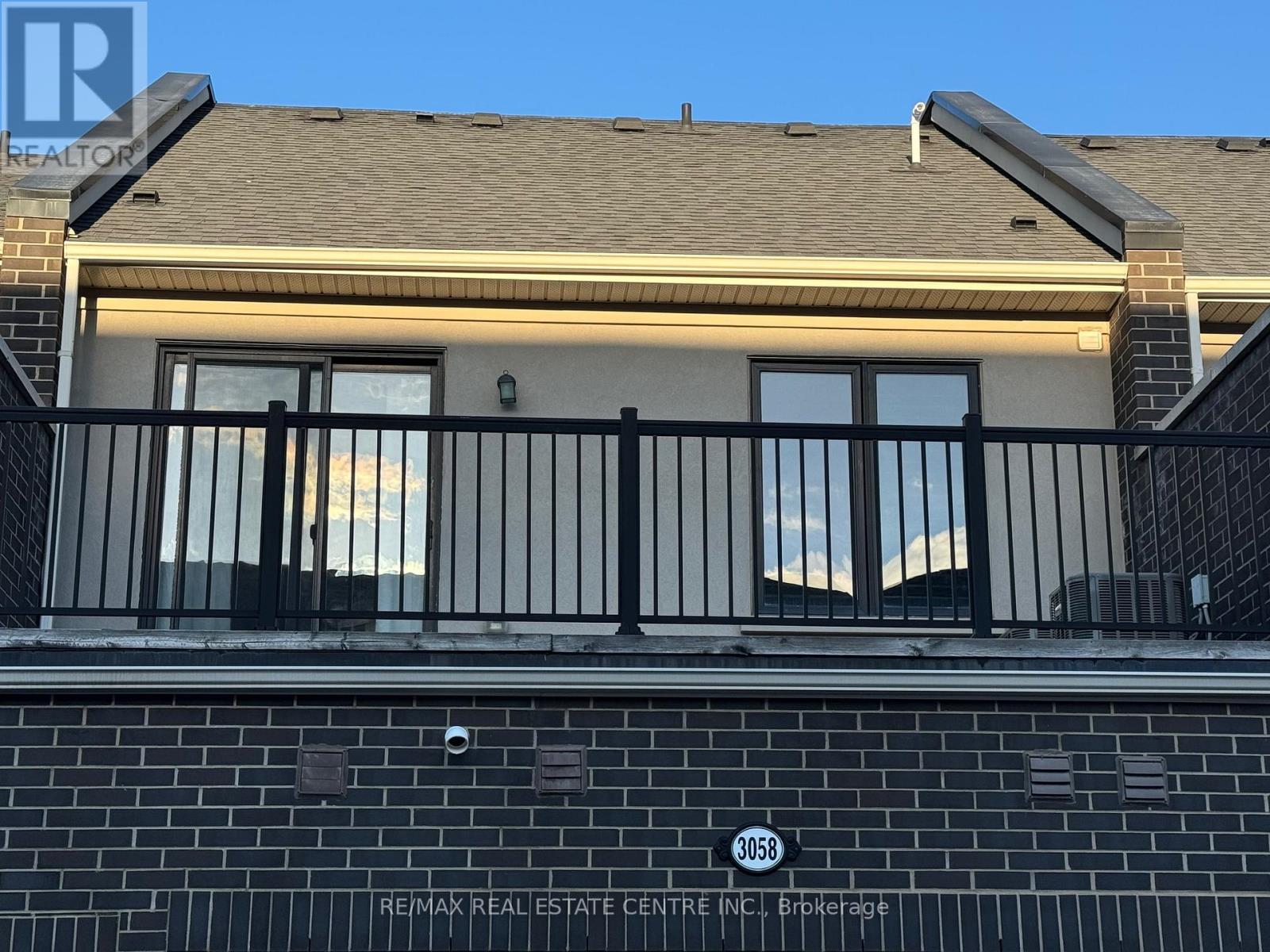 3058 Preserve Drive, Oakville, Ontario  L6M 0T9 - Photo 4 - W12791572