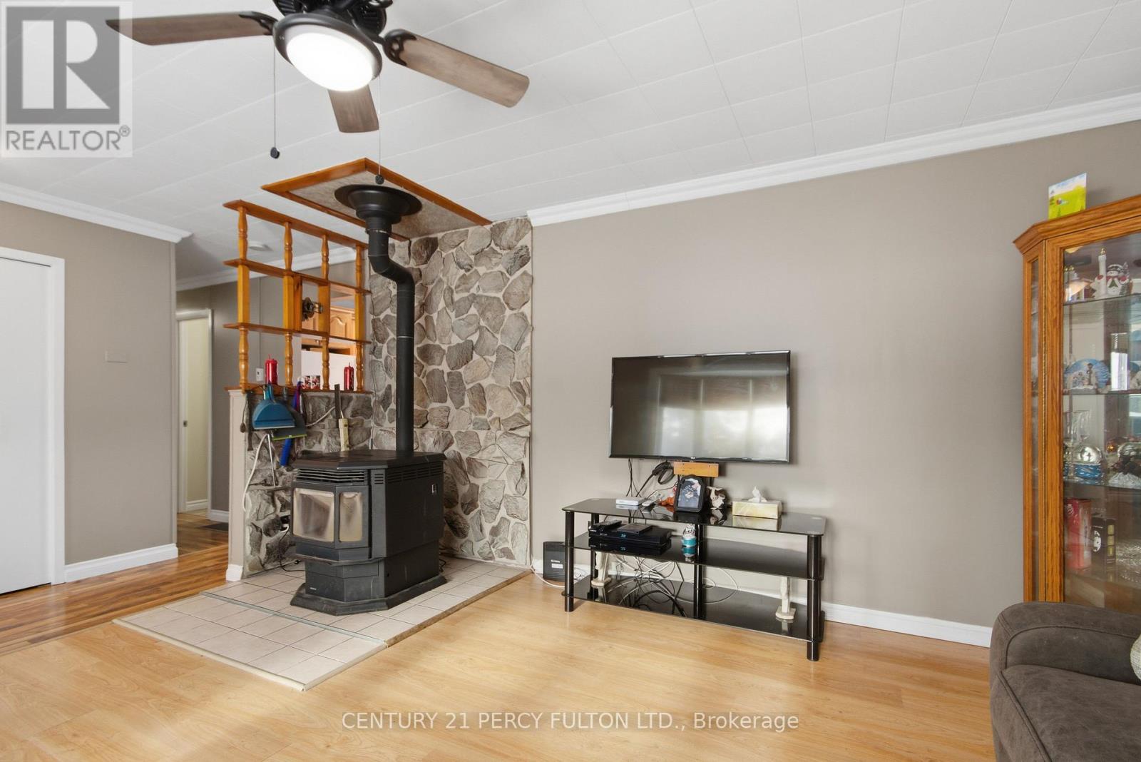 358 Densmore Road, Cobourg, Ontario  K9A 4J9 - Photo 5 - X12791574