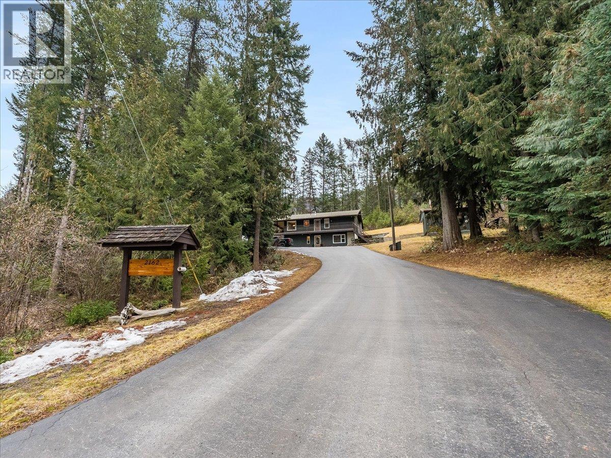 2162 Old Salmo Road, Fruitvale, British Columbia