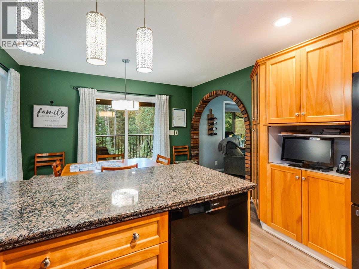 2162 Old Salmo Road, Fruitvale, British Columbia  V0G 1L1 - Photo 13 - 10376108