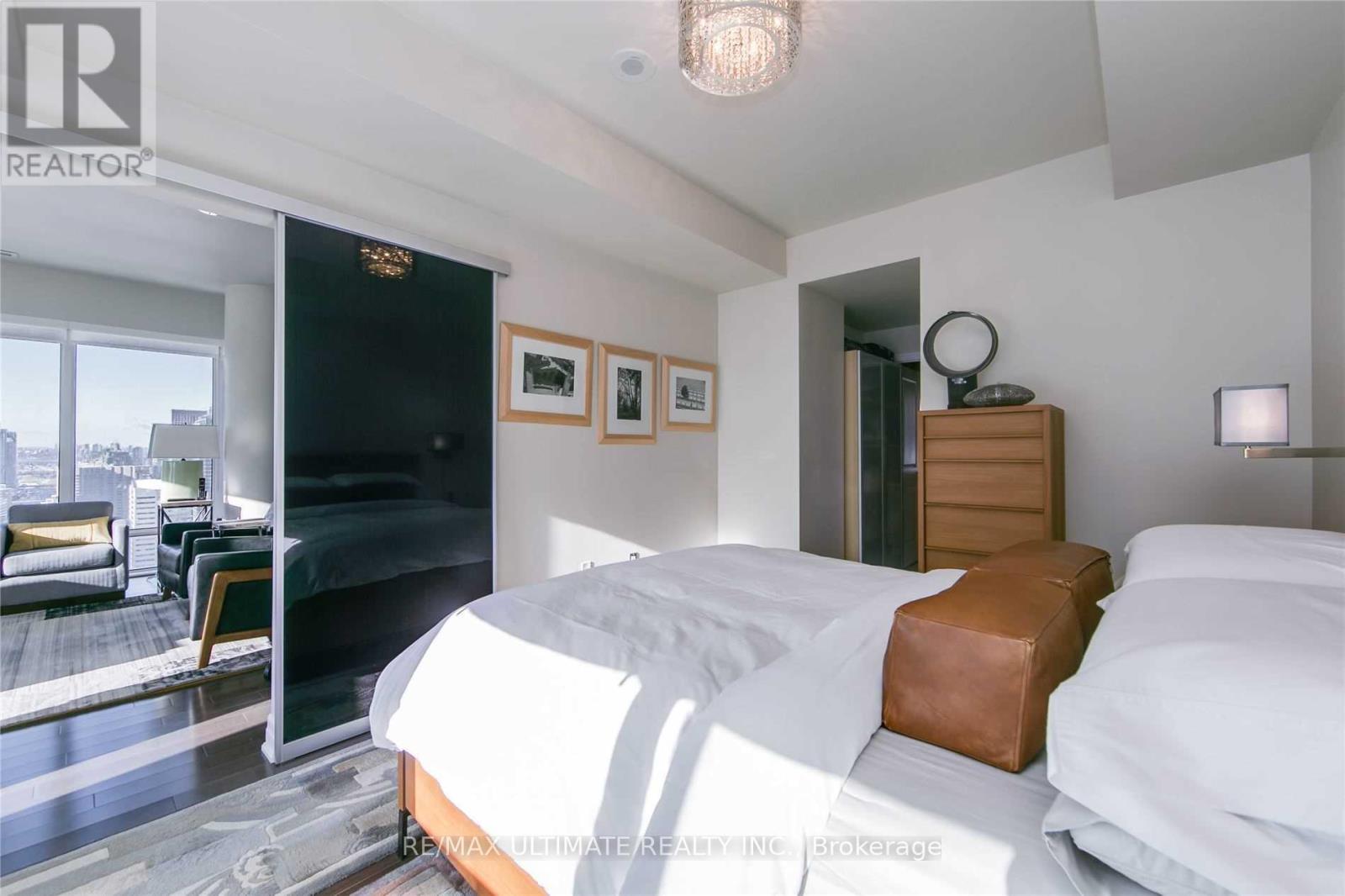 3502 - 8 The Esplanade, Toronto, Ontario  M5E 0A6 - Photo 8 - C12791590