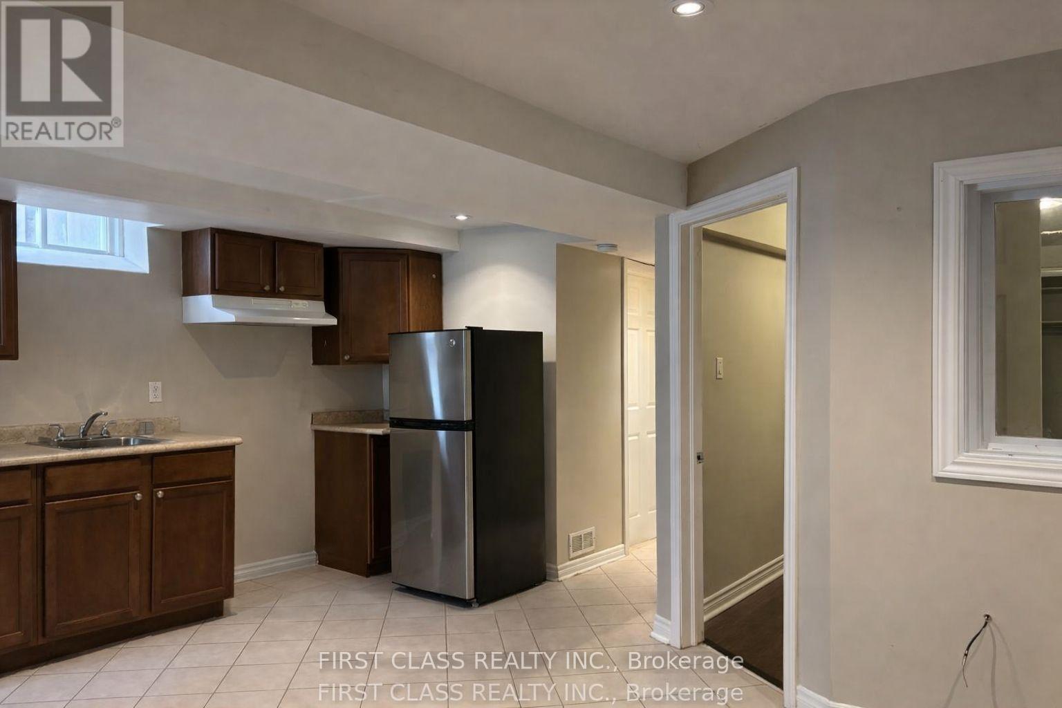 Bsmt - 3023 Mission Hill Drive, Mississauga, Ontario  L5M 0B8 - Photo 5 - W12785502