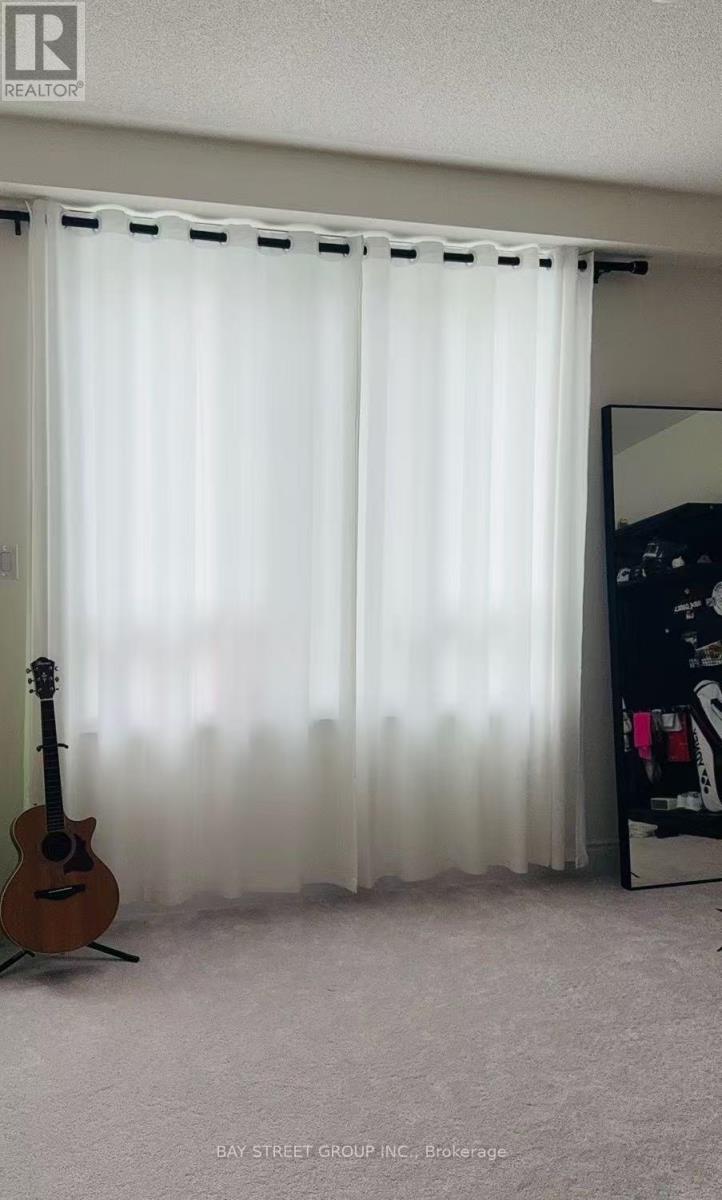 255 Tennant Circle, Vaughan, Ontario  L4H 5L3 - Photo 4 - N12791596