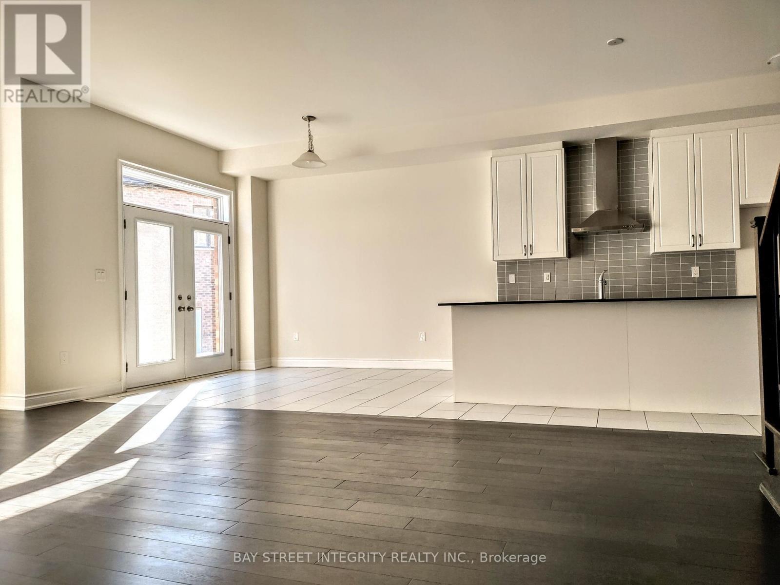 44 Settlers Road E, Oakville, Ontario  L6H 0Y8 - Photo 3 - W12791584