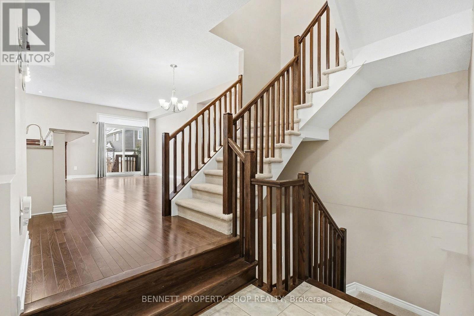 255 Mojave Crescent, Ottawa, Ontario  K2S 0H6 - Photo 3 - X12763716