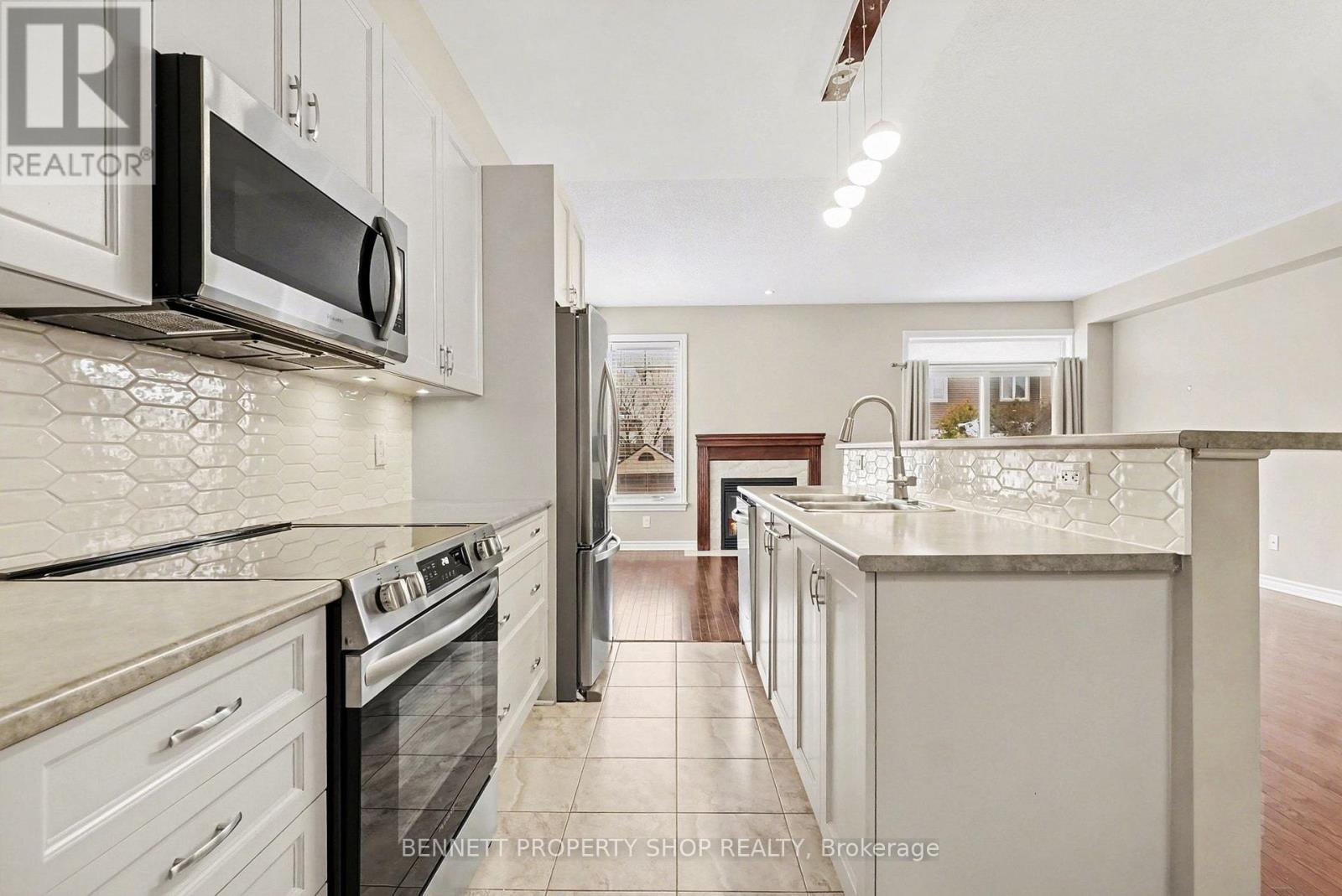 255 Mojave Crescent, Ottawa, Ontario  K2S 0H6 - Photo 5 - X12763716