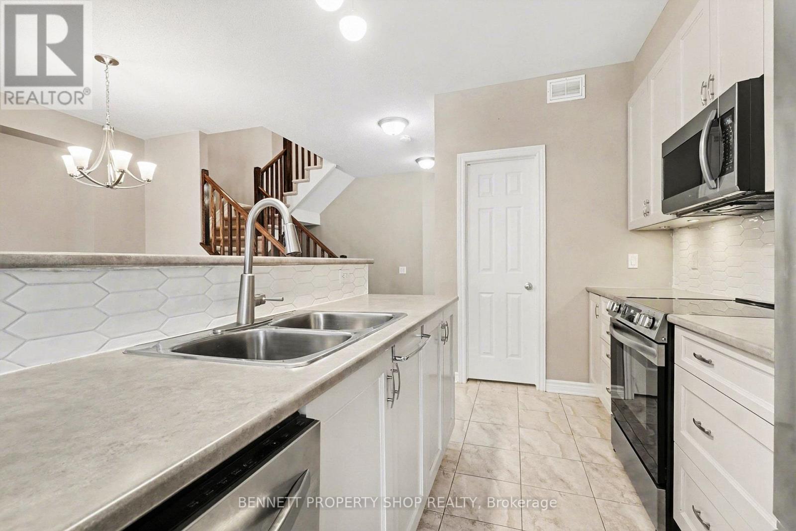 255 Mojave Crescent, Ottawa, Ontario  K2S 0H6 - Photo 6 - X12763716