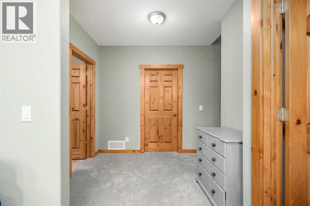 122 Hidden Creek Heights Nw, Calgary, Alberta  T3A 6K9 - Photo 37 - A2285092