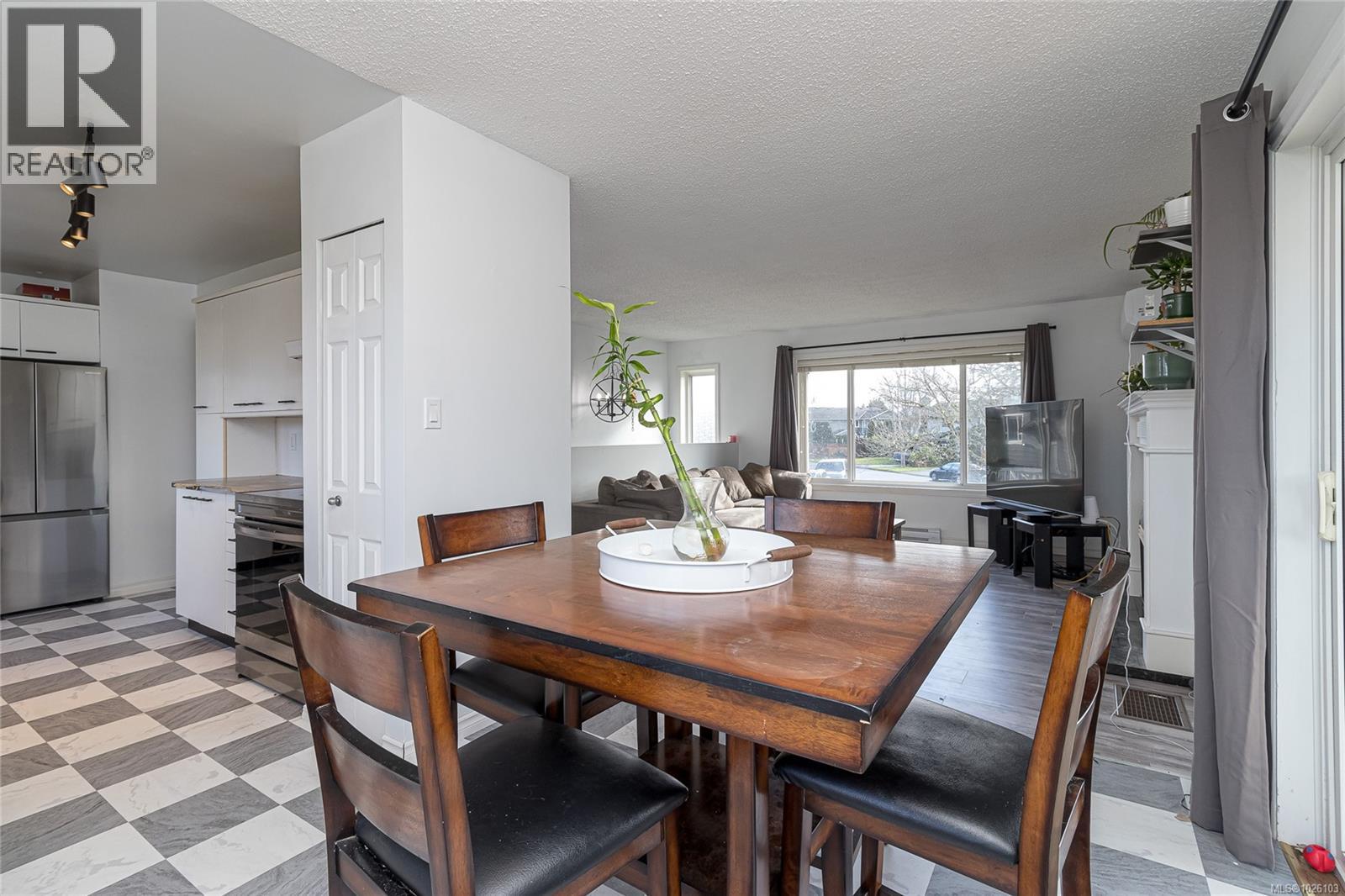 2218 Magnolia Pl, Sidney, British Columbia  V8L 4C9 - Photo 10 - 1026103