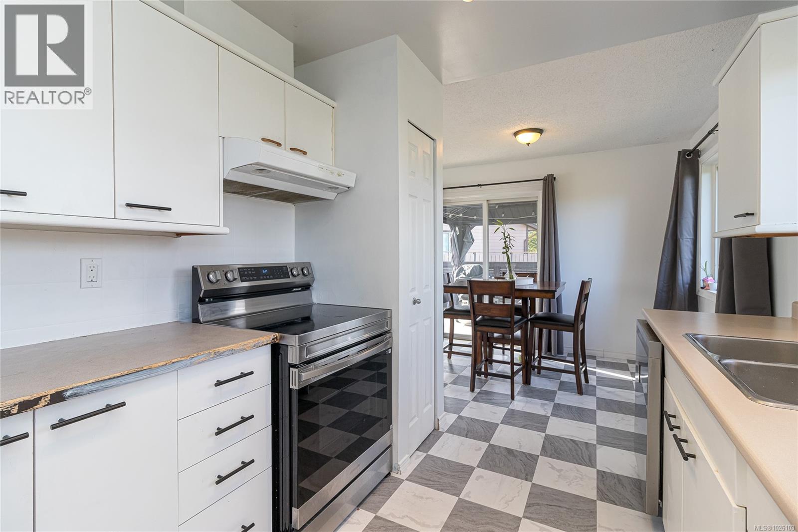 2218 Magnolia Pl, Sidney, British Columbia  V8L 4C9 - Photo 11 - 1026103