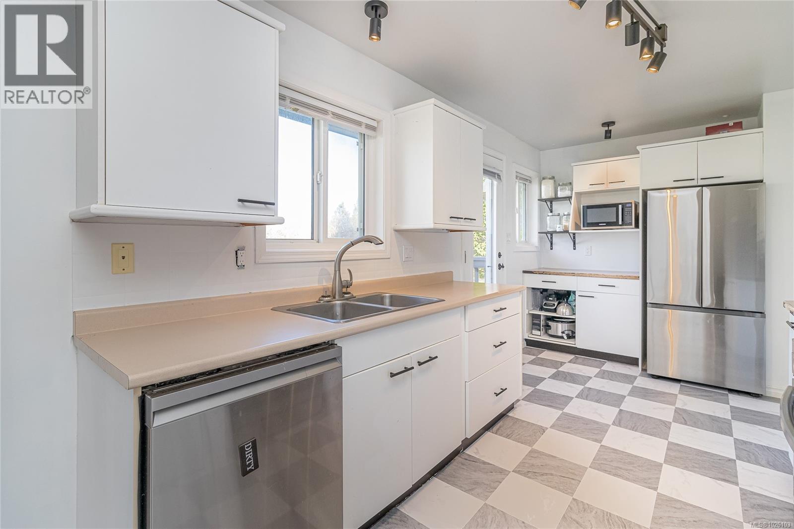 2218 Magnolia Pl, Sidney, British Columbia  V8L 4C9 - Photo 12 - 1026103