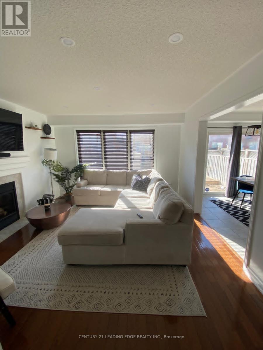 71 Jessop Drive, Brampton, Ontario  L7A 3N4 - Photo 4 - W12791658