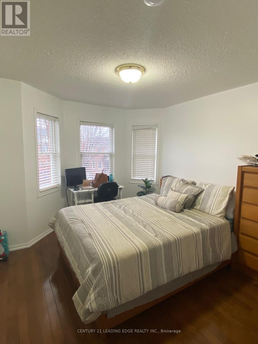 71 Jessop Drive, Brampton, Ontario  L7A 3N4 - Photo 8 - W12791658