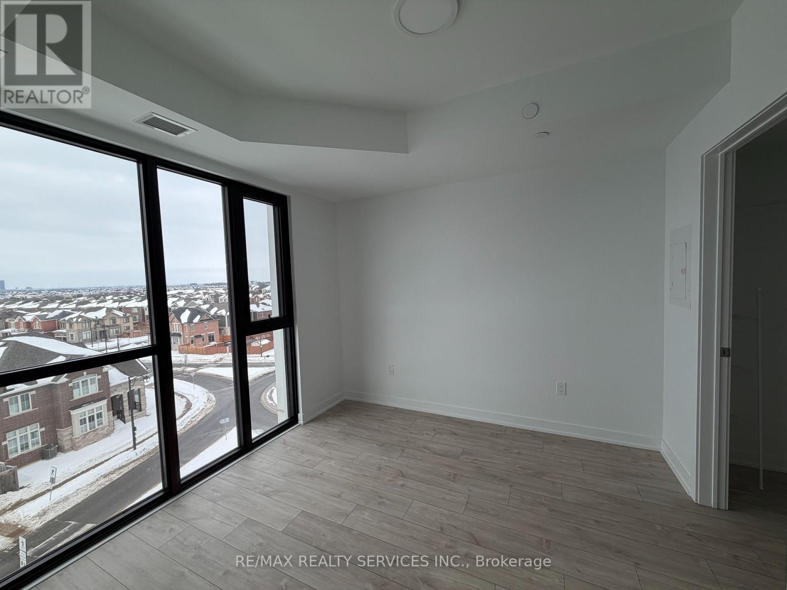 517 - 720 Whitlock Avenue, Milton, Ontario  L9E 2B5 - Photo 4 - W12791666