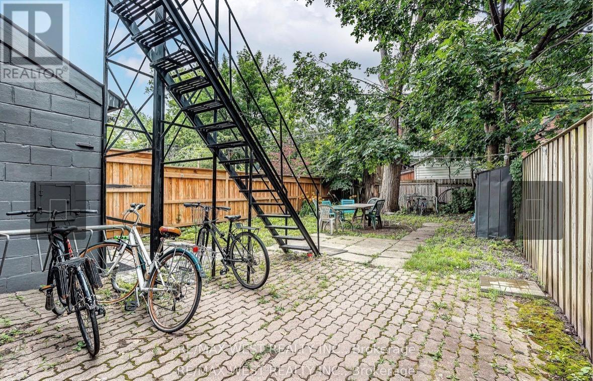 102 - 125 Madison Ave Avenue, Toronto, Ontario  M5R 2S3 - Photo 12 - C12791698