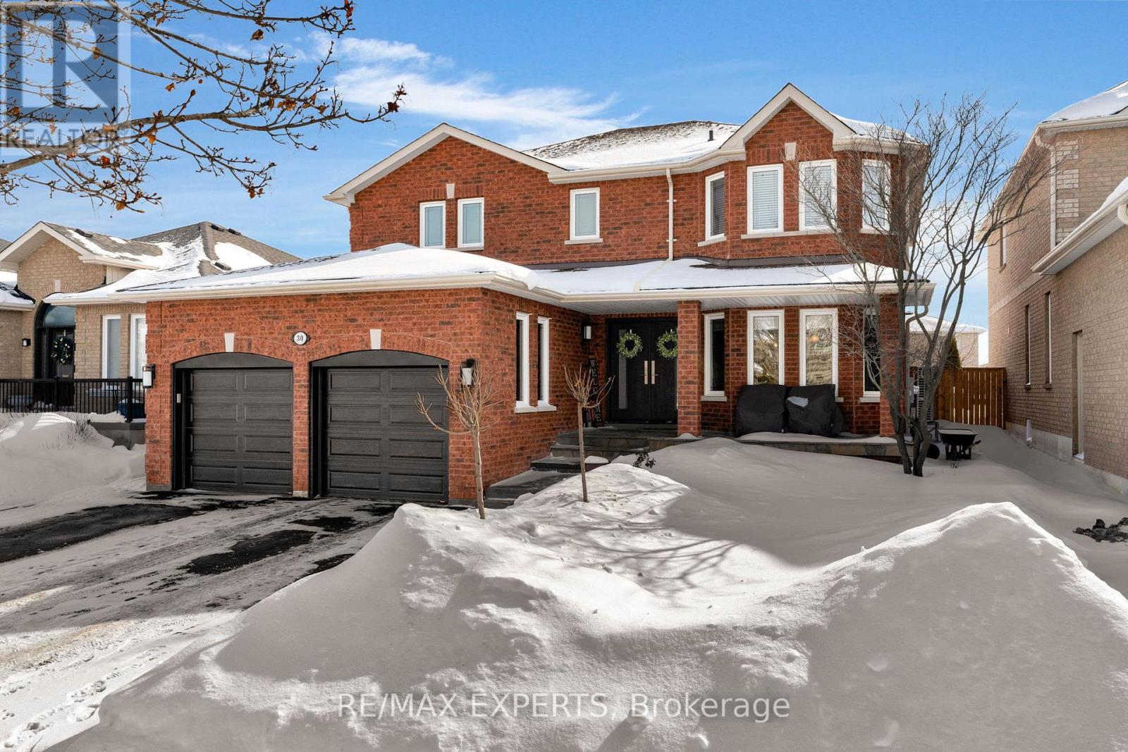 30 Taylor Court, Bradford West Gwillimbury, Ontario  L3Z 3J1 - Photo 2 - N12791678