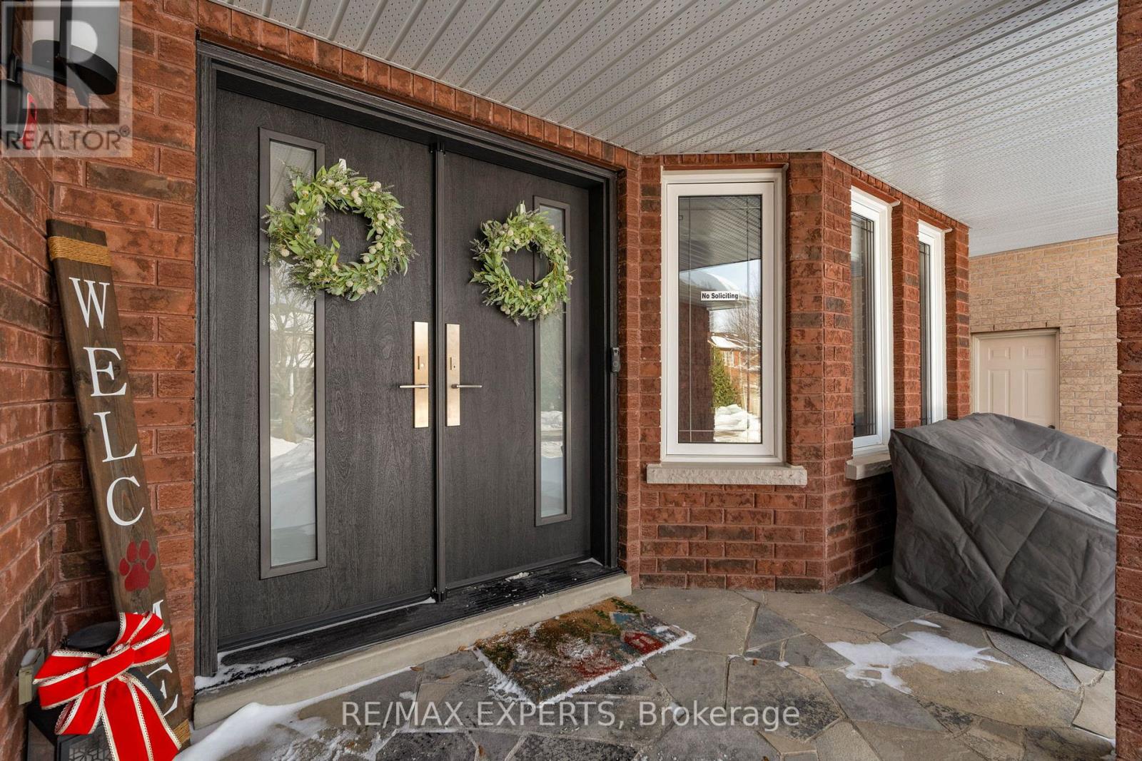 30 Taylor Court, Bradford West Gwillimbury, Ontario  L3Z 3J1 - Photo 4 - N12791678