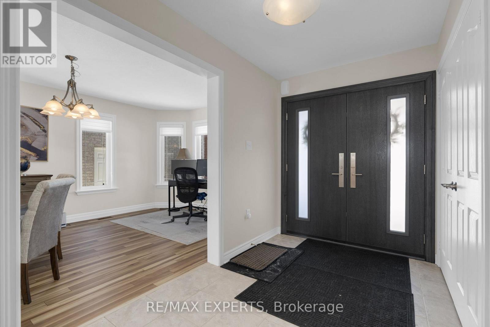 30 Taylor Court, Bradford West Gwillimbury, Ontario  L3Z 3J1 - Photo 5 - N12791678