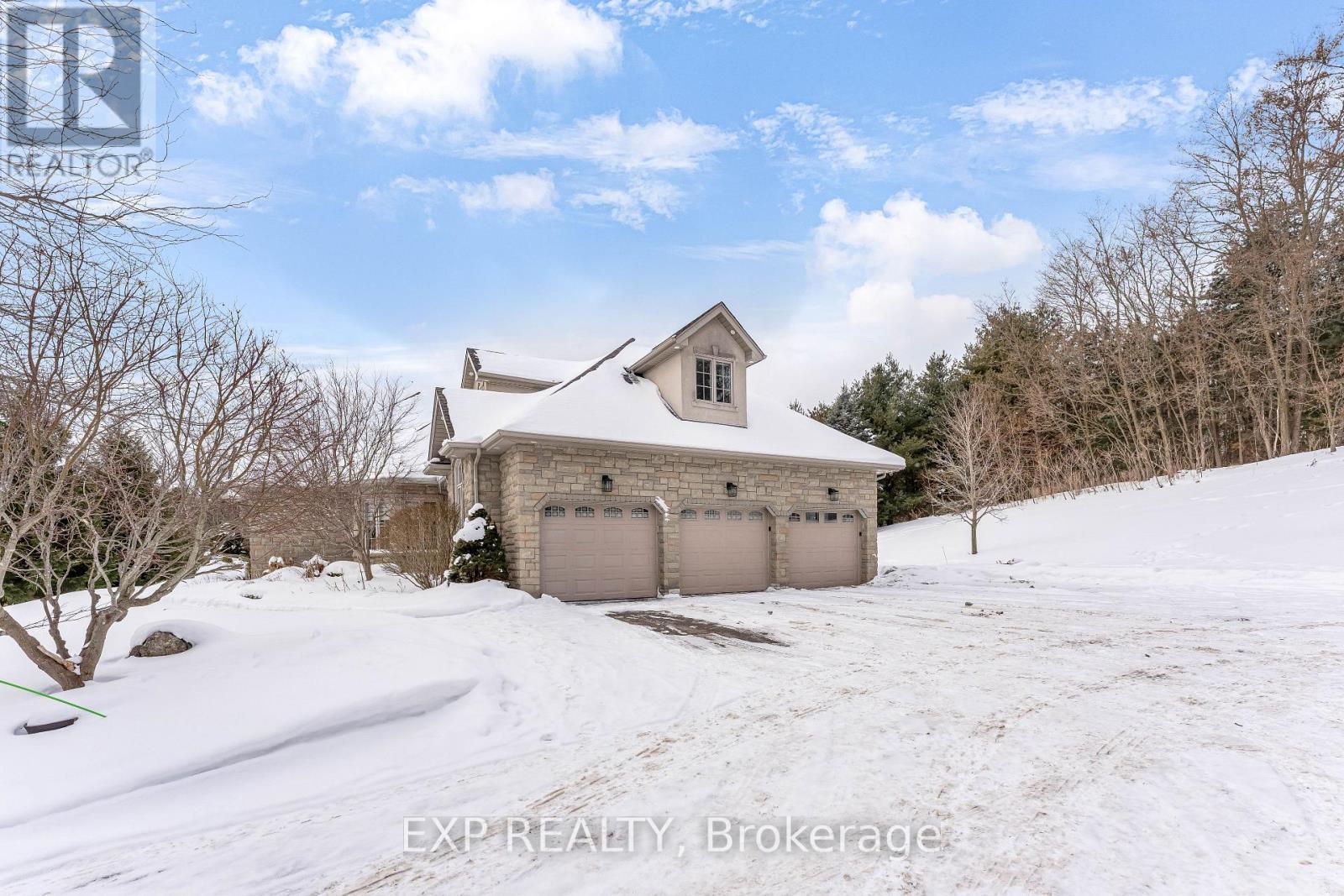 10 Valley Hill Drive, Caledon, Ontario  L7E 0B8 - Photo 2 - W12791684