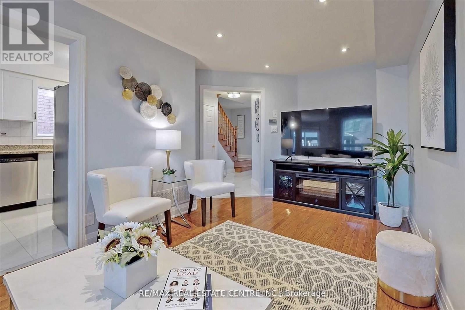 3876 Manatee Way, Mississauga, Ontario  L5M 6P7 - Photo 2 - W12791688