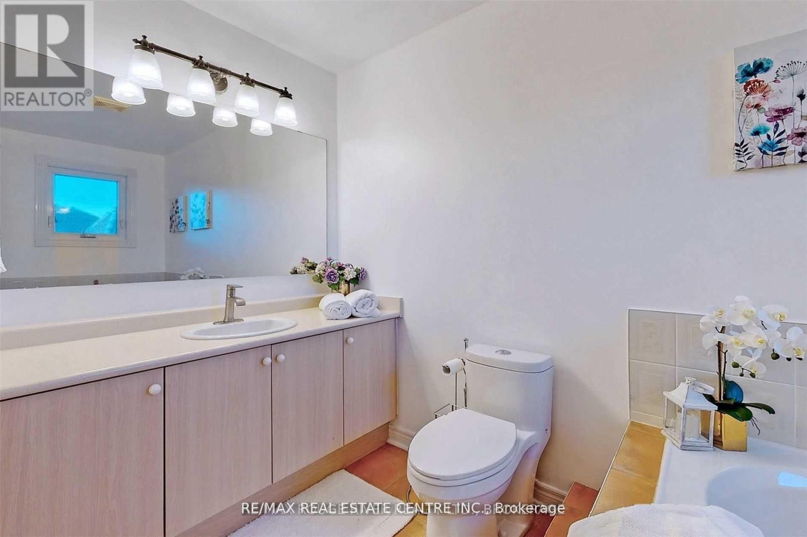 3876 Manatee Way, Mississauga, Ontario  L5M 6P7 - Photo 7 - W12791688