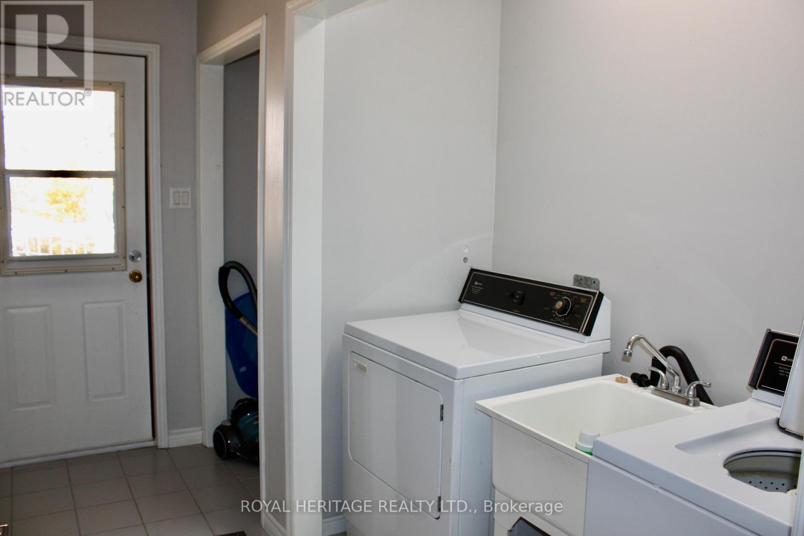 2331 Lakeside Road, Douro-Dummer, Ontario  K0L 2H0 - Photo 20 - X12791706