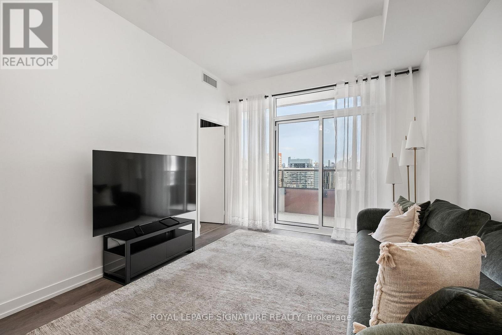 Lp17 - 270 Dufferin Street, Toronto, Ontario  M6K 0H8 - Photo 10 - W12791588