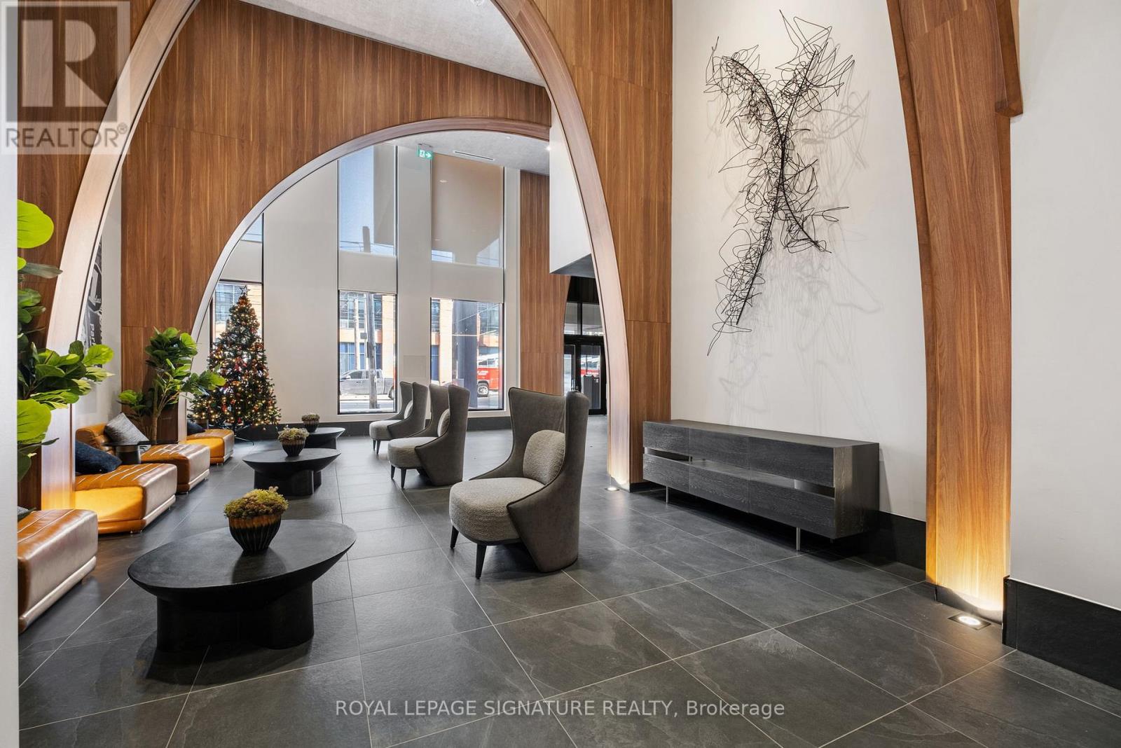 Lp17 - 270 Dufferin Street, Toronto, Ontario  M6K 0H8 - Photo 3 - W12791588