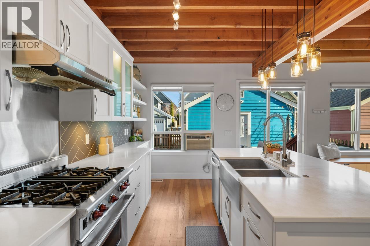 245 Holly Avenue, New Westminster, British Columbia  V3M 0B3 - Photo 4 - R3090127