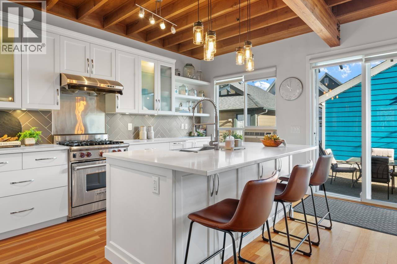 245 Holly Avenue, New Westminster, British Columbia  V3M 0B3 - Photo 9 - R3090127