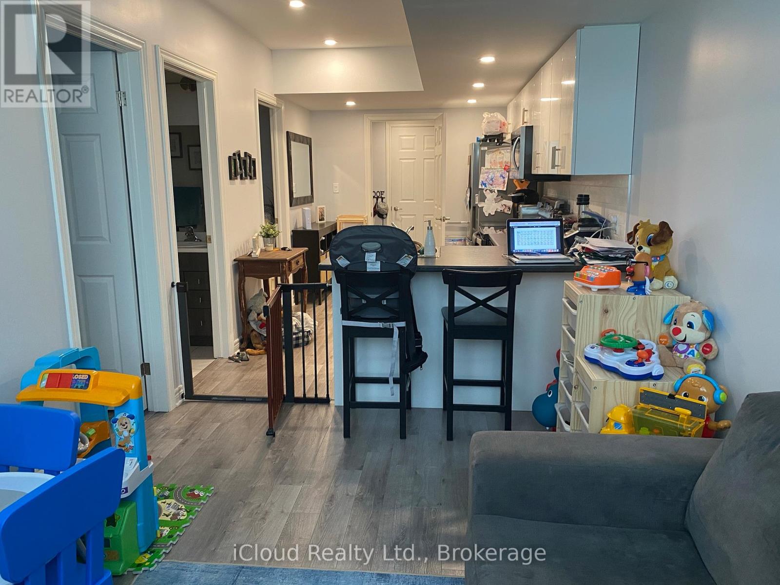 2 - 10a Lloyd Street, St. Catharines, Ontario  L2S 2N8 - Photo 2 - X12791720