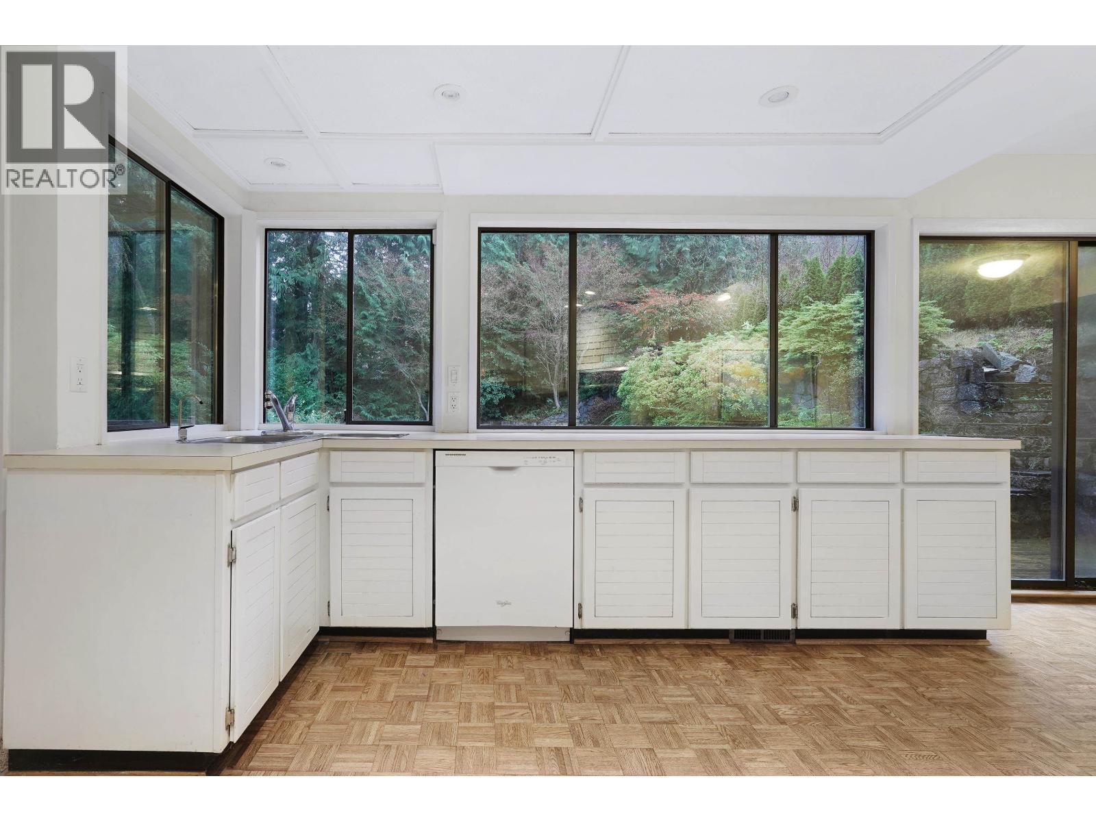 976 Prospect Avenue, North Vancouver, British Columbia  V7R 2M4 - Photo 2 - R3080397