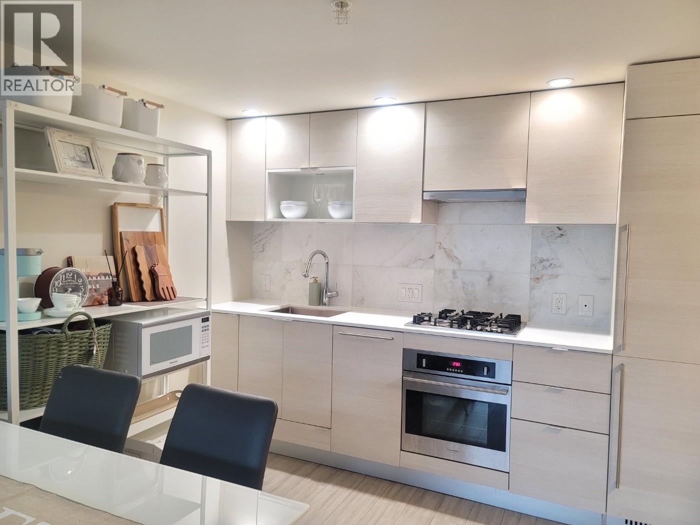 306 602 Como Lake Avenue, Coquitlam, British Columbia  V3J 0G2 - Photo 8 - R3059137