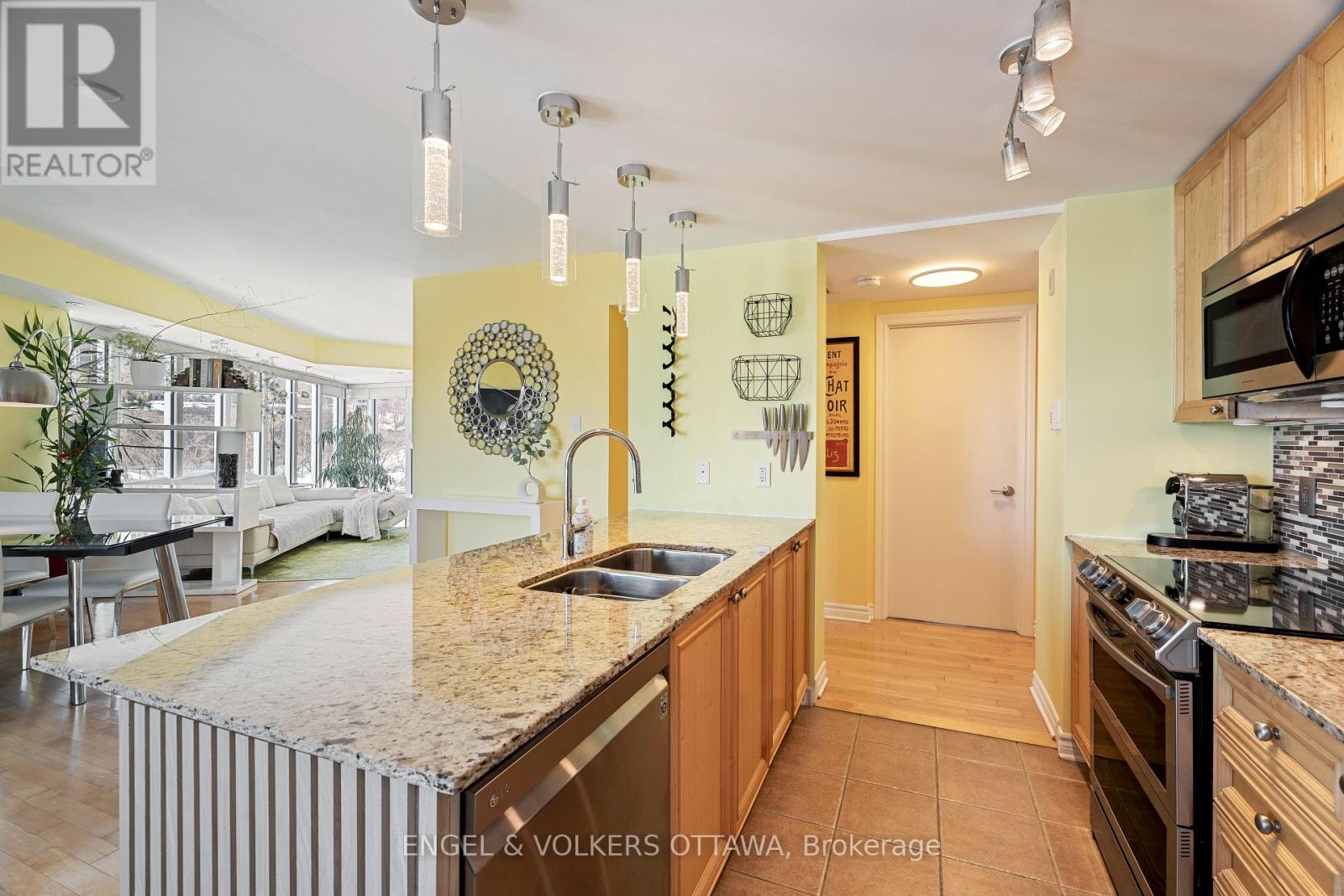 405 - 200 Lett Street, Ottawa, Ontario  K1R 0A7 - Photo 12 - X12791728