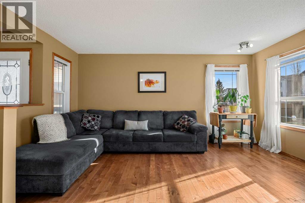 132 Bow Ridge Drive, Cochrane, Alberta  T4C 1V8 - Photo 4 - A2282061