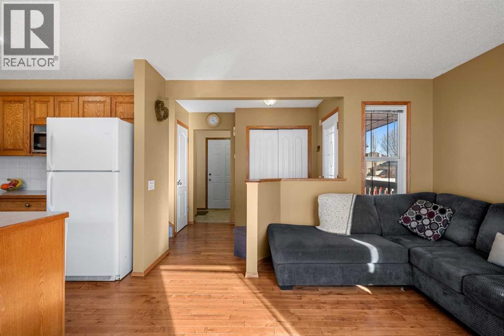 132 Bow Ridge Drive, Cochrane, Alberta  T4C 1V8 - Photo 6 - A2282061