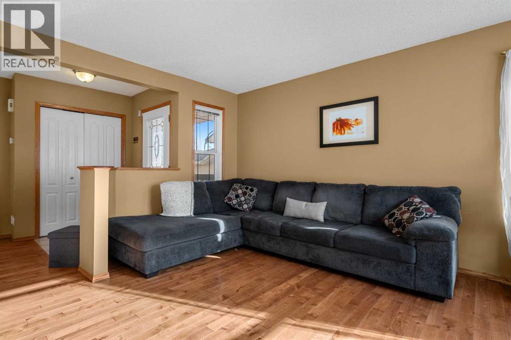 132 Bow Ridge Drive, Cochrane, Alberta  T4C 1V8 - Photo 5 - A2282061