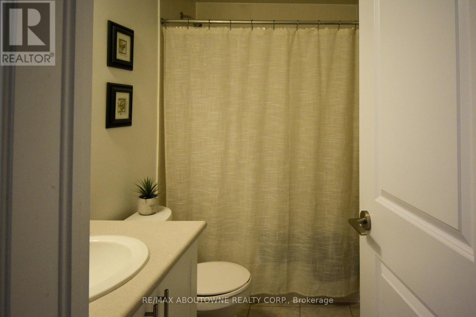 205 - 272 Georgian Drive, Oakville, Ontario  L6H 0K4 - Photo 16 - W12791726