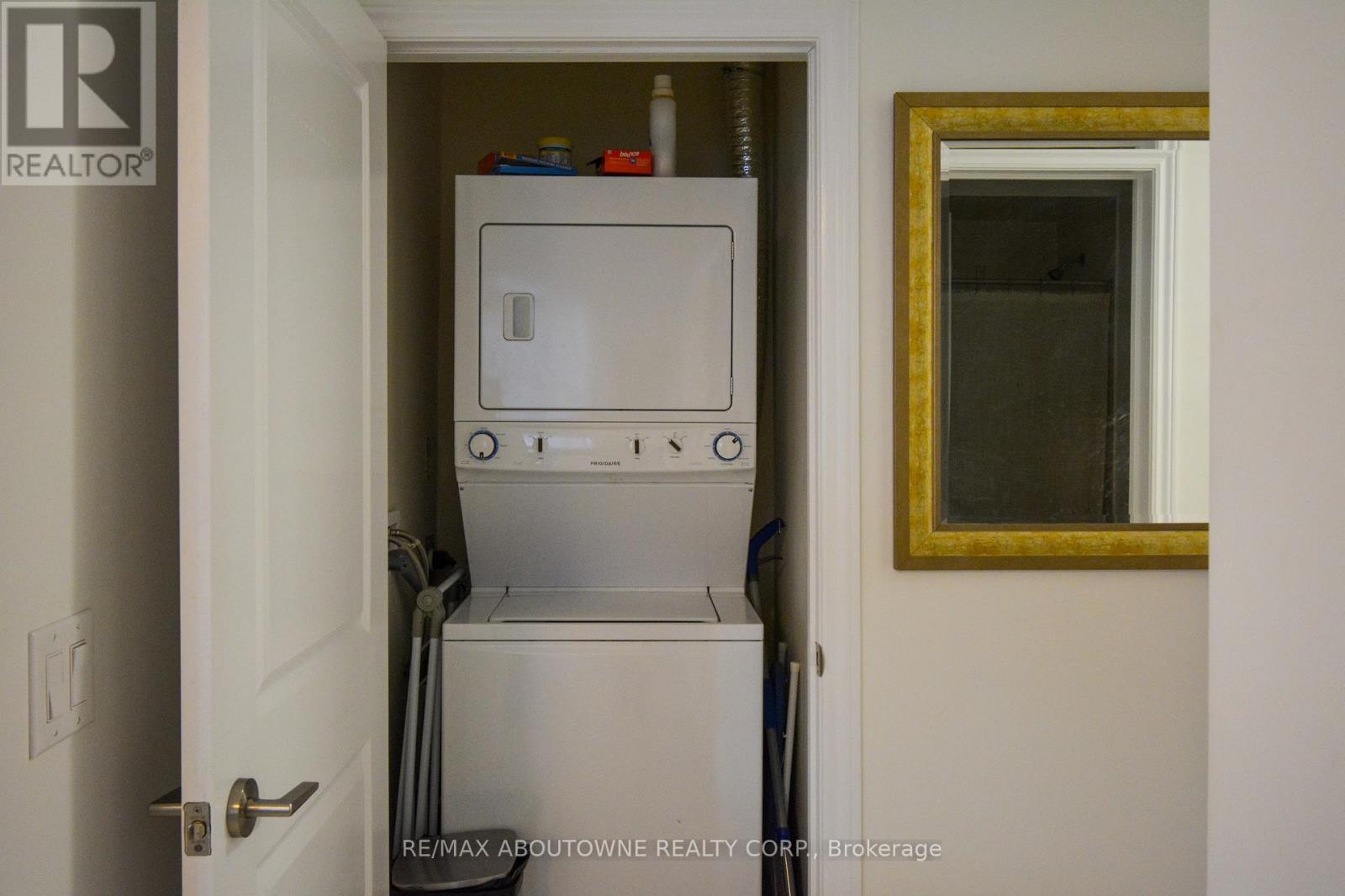 205 - 272 Georgian Drive, Oakville, Ontario  L6H 0K4 - Photo 17 - W12791726